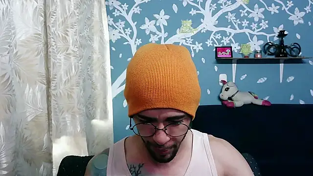 Snapshot of ponzothc chatting on October 31, 2025, 9:32 pm ponzothc online show from October 31, 2025, 9:32 pm