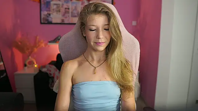 missicute online show from November 1, 2025, 2:44 pm