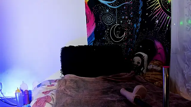 daarklover online show from November 18, 2025, 5:33 am