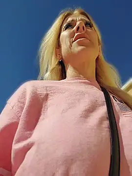 Snapshot of blondyruby chatting on February 22, 2026, 12:51 pm blondyruby online show from February 22, 2026, 12:51 pm