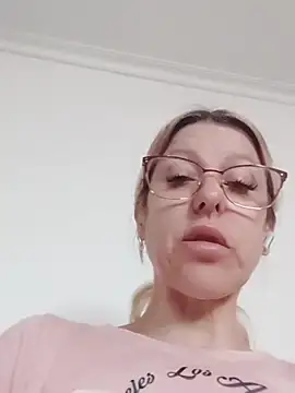 Snapshot of blondyruby chatting on February 18, 2026, 9:39 am blondyruby online show from February 18, 2026, 9:39 am