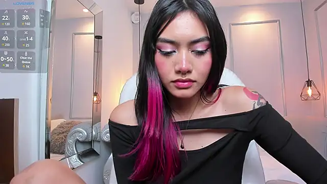 Snapshot of AzuraKindong chatting on March 14, 2025, 10:38 pm AzuraKindong online show from March 14, 2025, 10:38 pm