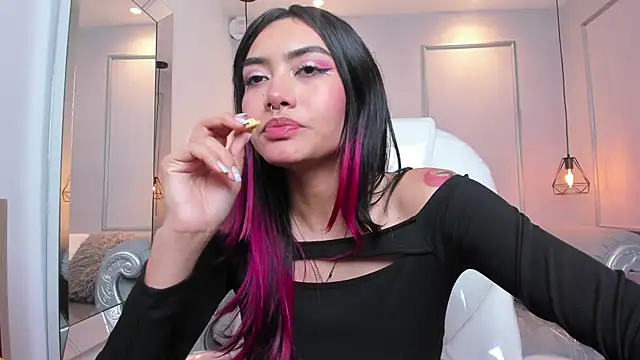 Snapshot of AzuraKindong chatting on March 15, 2025, 1:41 am AzuraKindong online show from March 15, 2025, 1:41 am