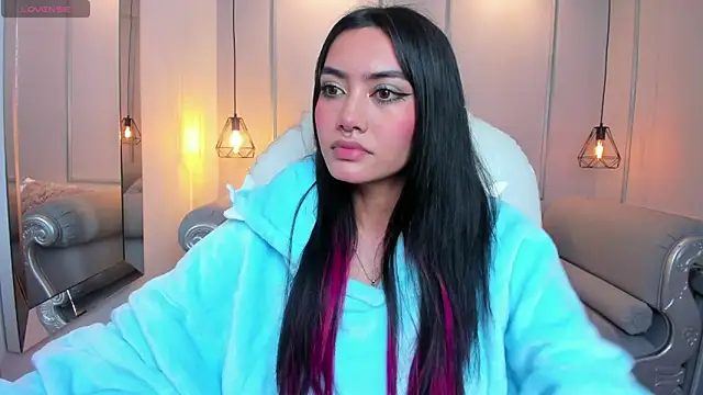 Snapshot of AzuraKindong chatting on October 17, 2025, 7:04 pm AzuraKindong online show from October 17, 2025, 7:04 pm