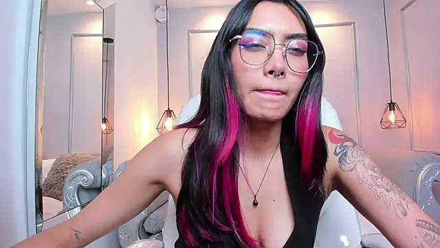 Snapshot of AzuraKindong chatting on March 19, 2025, 10:42 pm AzuraKindong online show from March 19, 2025, 10:42 pm