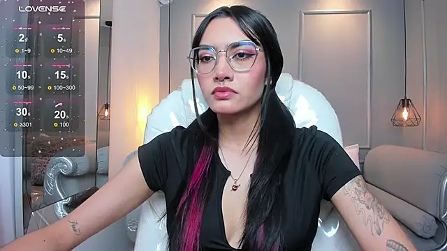 Snapshot of AzuraKindong chatting on November 13, 2025, 7:29 pm AzuraKindong online show from November 13, 2025, 7:29 pm