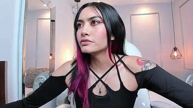 Snapshot of AzuraKindong chatting on March 18, 2025, 7:33 pm AzuraKindong online show from March 18, 2025, 7:33 pm