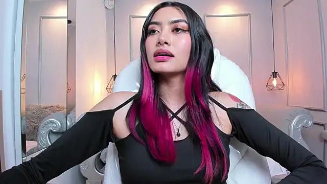 Snapshot of AzuraKindong chatting on March 18, 2025, 10:37 pm AzuraKindong online show from March 18, 2025, 10:37 pm