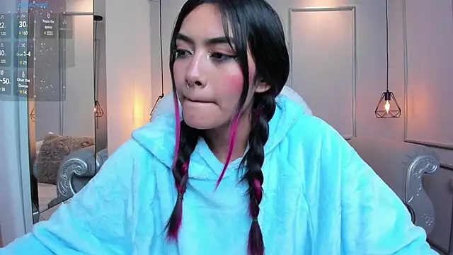 Snapshot of AzuraKindong chatting on March 10, 2025, 10:24 pm AzuraKindong online show from March 10, 2025, 10:24 pm