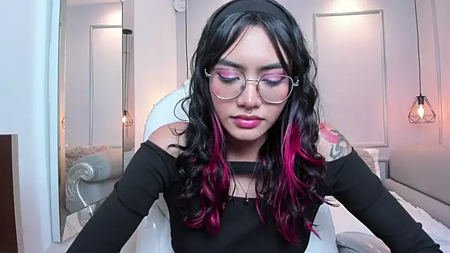 Snapshot of AzuraKindong chatting on March 22, 2025, 1:32 am AzuraKindong online show from March 22, 2025, 1:32 am