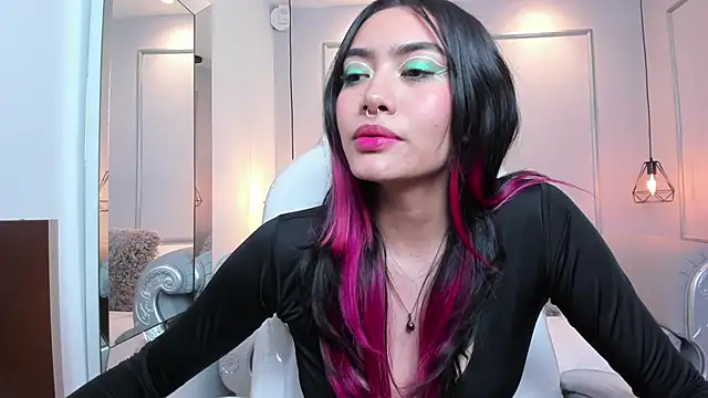 Snapshot of AzuraKindong chatting on March 18, 2025, 1:24 am AzuraKindong online show from March 18, 2025, 1:24 am