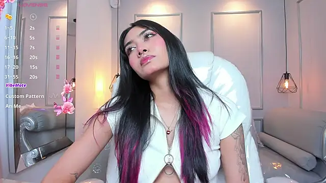 Snapshot of AzuraKindong chatting on October 24, 2025, 7:24 pm AzuraKindong online show from October 24, 2025, 7:24 pm