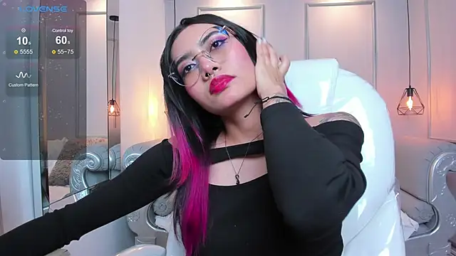 Snapshot of AzuraKindong chatting on March 7, 2025, 10:32 pm AzuraKindong online show from March 7, 2025, 10:32 pm