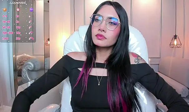 Snapshot of AzuraKindong chatting on October 2, 2025, 7:39 pm AzuraKindong online show from October 2, 2025, 7:39 pm