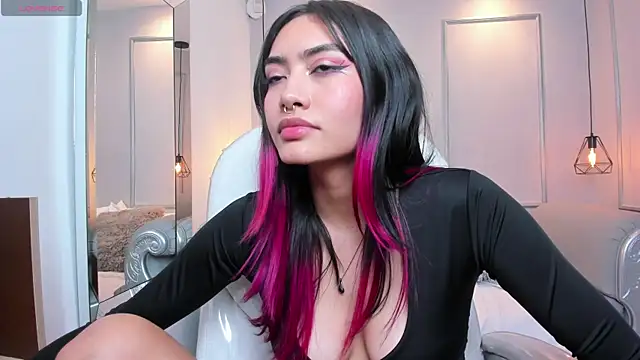 Snapshot of AzuraKindong chatting on March 13, 2025, 1:21 am AzuraKindong online show from March 13, 2025, 1:21 am