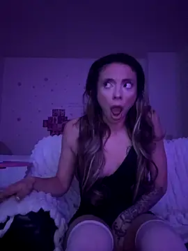 greedybratt online show from November 14, 2025, 8:07 am