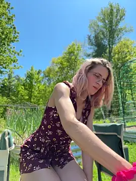 DanaeJustine online show from May 26, 2026, 5:44 pm