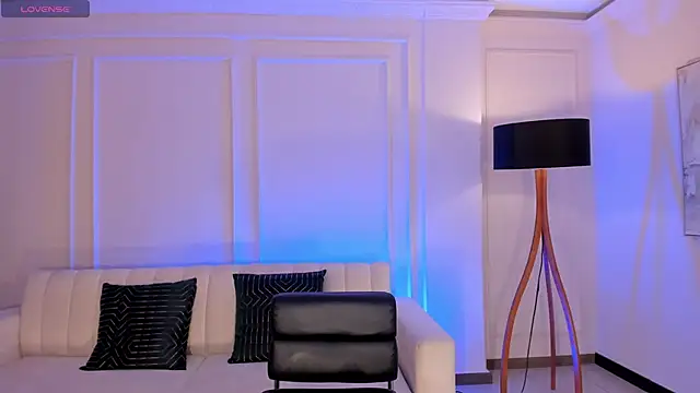 sarawinstone online show from March 20, 2025, 2:08 am