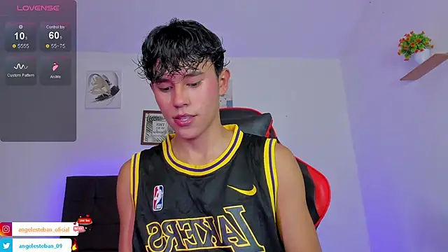 Angel esteban fx online show from October 8, 2025, 3:52 am