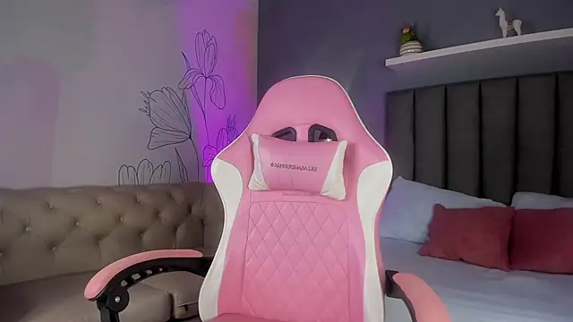 atenea jones online show from November 25, 2025, 7:47 pm