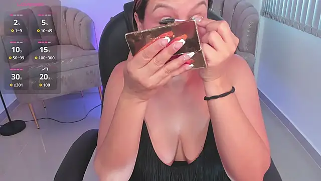 Aida adams online show from October 8, 2025, 3:24 pm