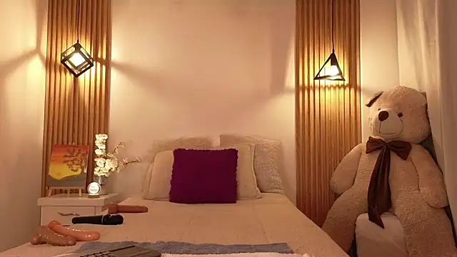 hannacruzsj online show from April 13, 2026, 2:37 am