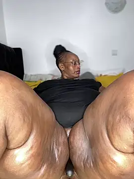 MsWhiteChocolatte online show from March 6, 2026, 5:08 pm