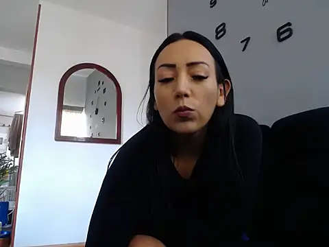 Laura martin  online show from October 3, 2025, 3:57 pm