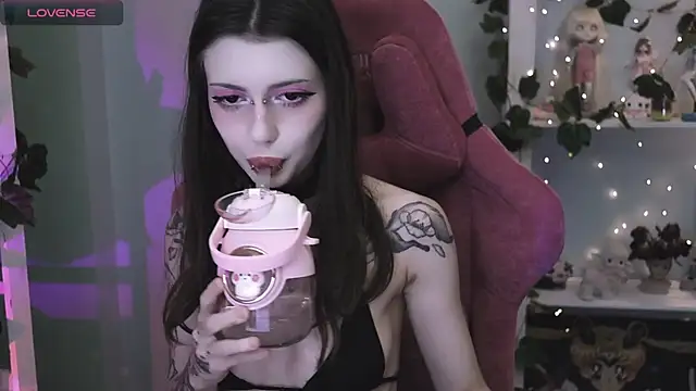 Snapshot of prettybones chatting on June 25, 2026, 8:58 pm prettybones online show from June 25, 2026, 8:58 pm
