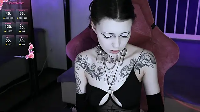 prettybones online show from November 6, 2025, 1:31 am