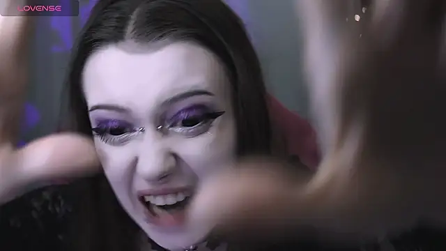 prettybones online show from March 22, 2026, 1:53 am