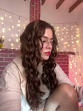 Snapshot of Juanelopez1 chatting on February 2, 2026, 12:09 am Juanelopez1 online show from February 2, 2026, 12:09 am