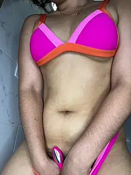 Juanelopez1 online show from April 5, 2026, 9:32 pm