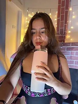 Juanelopez1 online show from June 19, 2026, 3:34 am