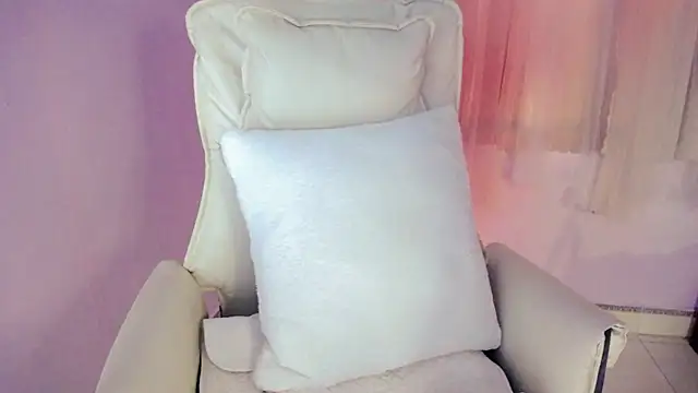 Snapshot of __18Angel__ chatting on November 19, 2025, 6:46 am 18Angel online show from November 19, 2025, 6:46 am