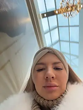 Snapshot of NewLale chatting on December 14, 2025, 3:35 am NewLale online show from December 14, 2025, 3:35 am