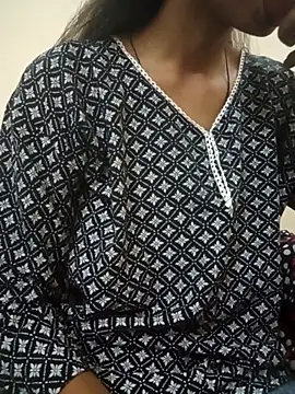 Snapshot of Kumkum_36 chatting on October 15, 2025, 4:33 am Kumkum 36 online show from October 15, 2025, 4:33 am