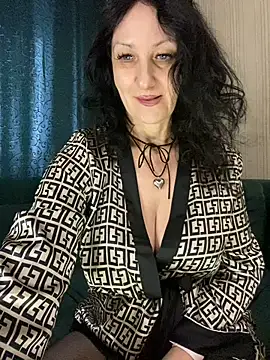 Snapshot of Katie-n chatting on January 15, 2025, 11:43 am Katie-n online show from January 15, 2025, 11:43 am