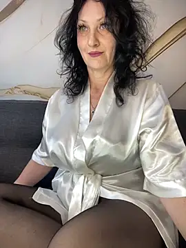 Snapshot of Katie-n chatting on September 10, 2025, 9:52 am Katie-n online show from September 10, 2025, 9:52 am
