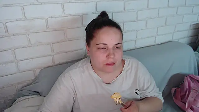 Crazyy girl  online show from May 24, 2026, 5:35 pm