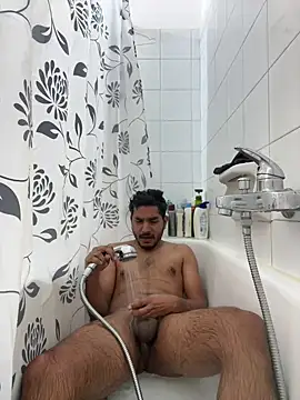 Snapshot of vinzpnr210 chatting on December 23, 2024, 9:27 am vinzpnr210 online show from December 23, 2024, 9:27 am