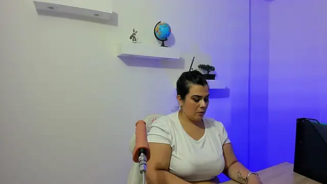 martina foxy  online show from September 20, 2025, 12:21 pm