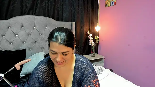 martina foxy  online show from February 26, 2025, 6:26 pm
