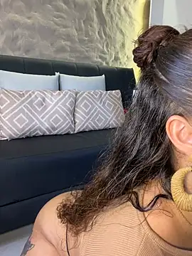 Isa  Blanc online show from April 16, 2026, 3:40 am