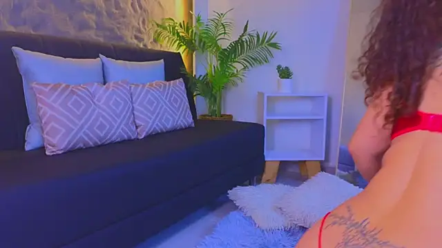 Isa  Blanc online show from February 28, 2026, 2:33 am