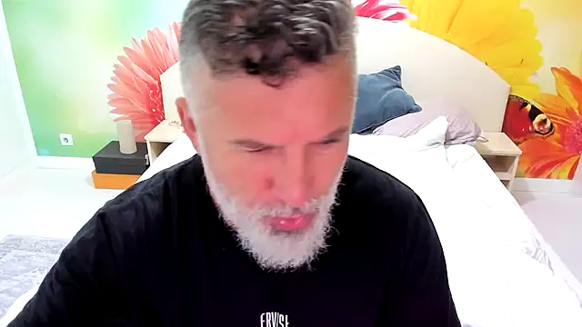 Snapshot of BlowMyXXL chatting on November 29, 2025, 5:40 am BlowMyXXL online show from November 29, 2025, 5:40 am