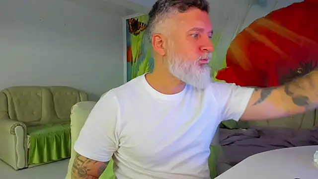 Snapshot of BlowMyXXL chatting on January 5, 2026, 5:38 pm BlowMyXXL online show from January 5, 2026, 5:38 pm