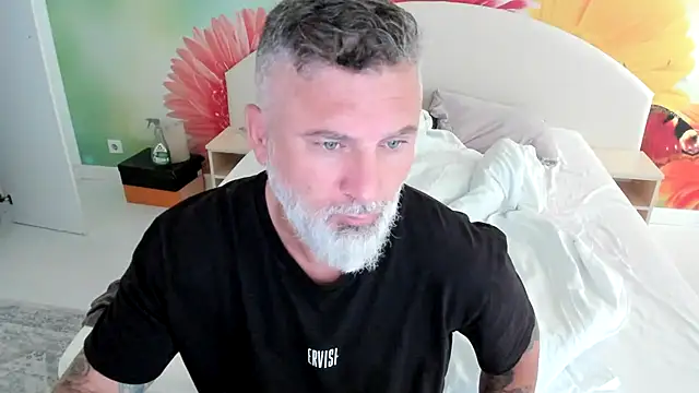 Snapshot of BlowMyXXL chatting on November 21, 2025, 10:47 am BlowMyXXL online show from November 21, 2025, 10:47 am