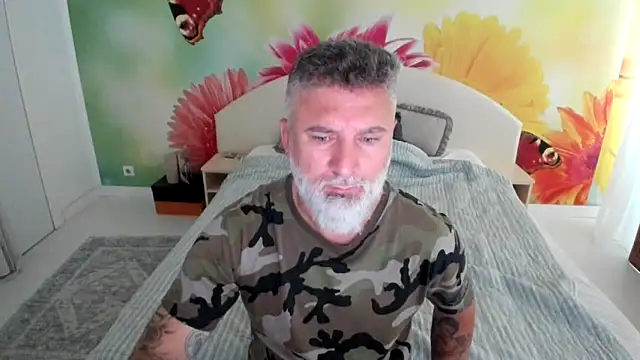 Snapshot of BlowMyXXL chatting on December 4, 2025, 9:08 am BlowMyXXL online show from December 4, 2025, 9:08 am