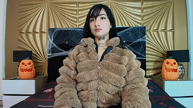 emmily keller19 online show from September 24, 2025, 1:17 pm